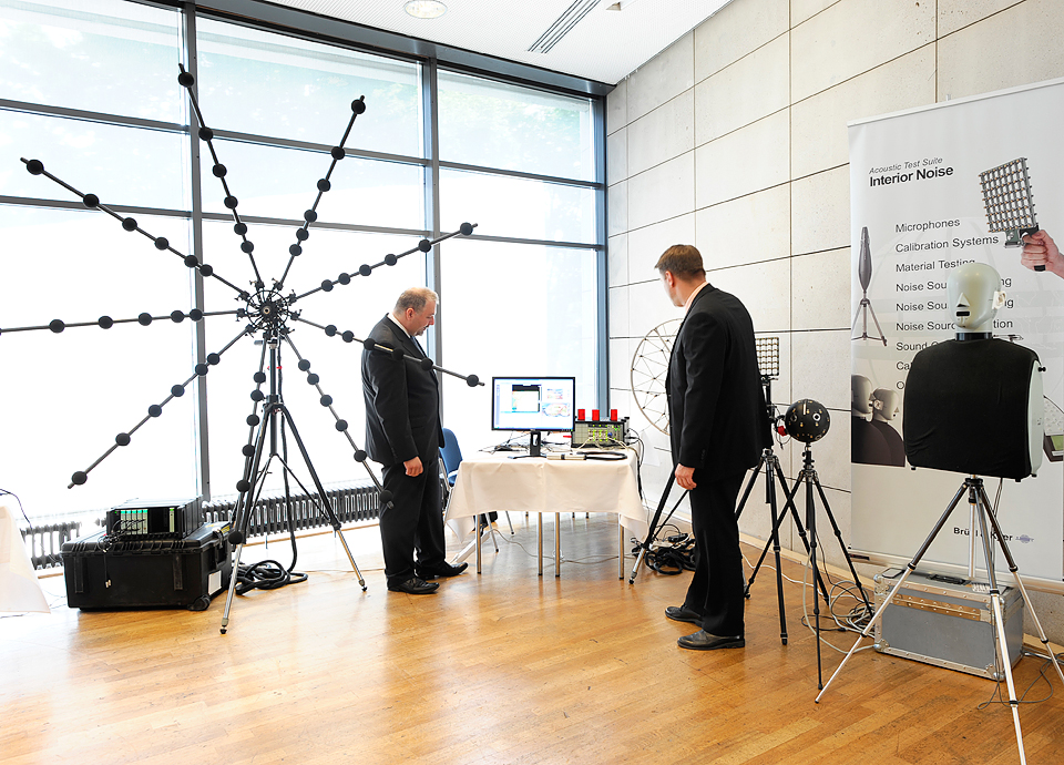 Raeume_lassen_sich_fotografisch_ueber_Nutzungsszenarien_praesentieren_Architekturfotografie_Frank_Fremerey_2011